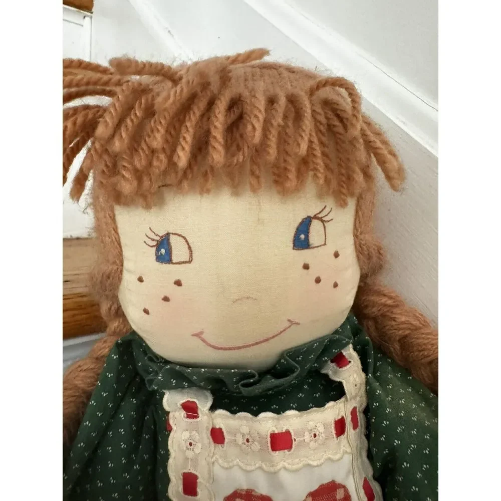 Vintage House‎ Of Hatten Soft Cloth Girl Doll Braids Green Dress Heart Apron 80s